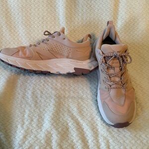 HOKA ALL GENDER ANACAPA LOW GTX (W12 or M10.5)